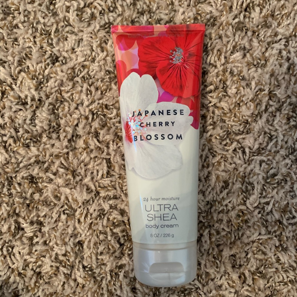 Bath & Body Works hand/body lotion